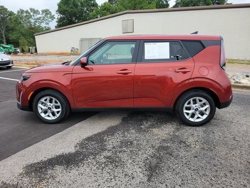 Used 2024 Kia Soul LX w/ Option Group 015 FWD image 4