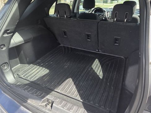 Used 2018 Chevrolet Equinox LS FWD image 3