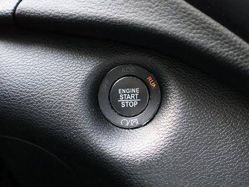 Used 2019 Jeep Cherokee Trailhawk w/ Comfort/Convenience Group image 32