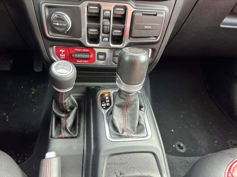 Certified 2023 Jeep Wrangler Unlimited Rubicon 4xe image 24