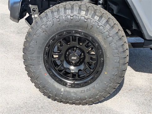 Used 2022 Jeep Gladiator Mojave w/ Cold Weather Group image 9