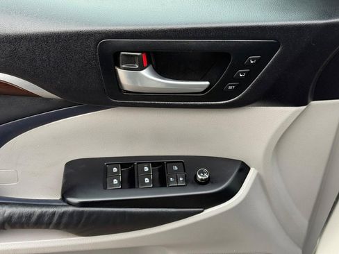 Used 2015 Toyota Highlander Limited image 20