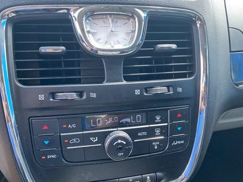 Used 2013 Chrysler Town & Country Touring FWD image 25
