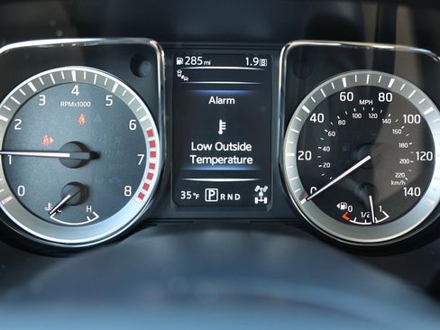 Used 2017 Nissan Titan SL image 46