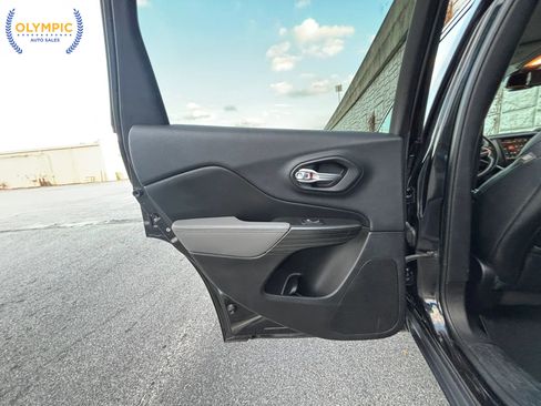 Used 2014 Jeep Cherokee Limited w/ Trailer Tow Group image 41