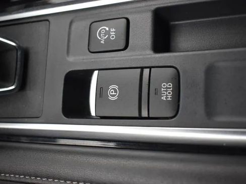 Used 2024 Nissan Pathfinder SV FWD image 33