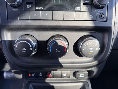 Used 2014 Jeep Patriot Latitude image 19