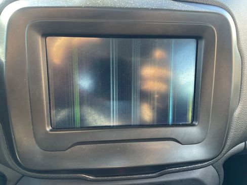 Used 2021 Jeep Renegade Sport image 19