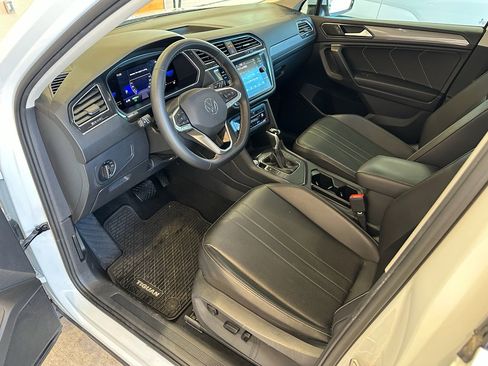 Used 2022 Volkswagen Tiguan SE image 11