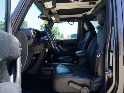 Used 2017 Jeep Wrangler Unlimited Sahara AWD/4WD image 24