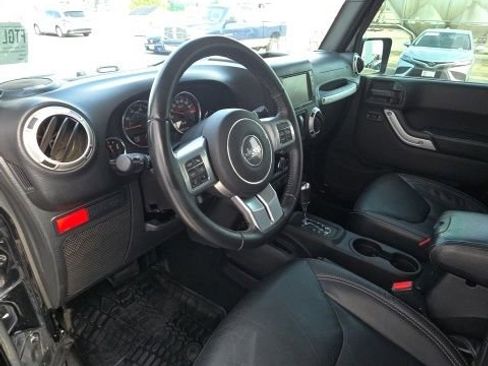 Used 2016 Jeep Wrangler Rubicon AWD/4WD image 12