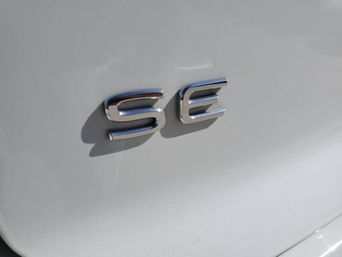 Used 2020 Volkswagen Atlas Cross Sport SE FWD image 12