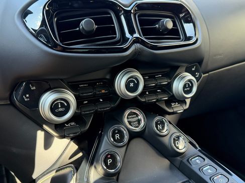 Used 2023 Aston Martin V8 Vantage Coupe RWD image 26