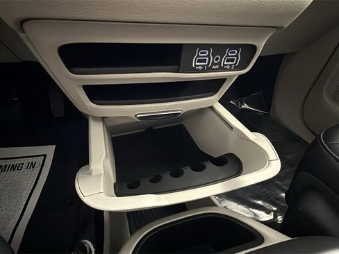 Used 2024 Chrysler Pacifica Touring-L image 25