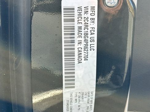 Used 2023 Chrysler Pacifica Touring-L FWD image 41
