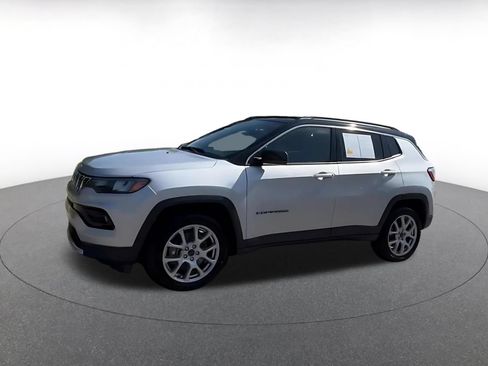 Used 2025 Jeep Compass Limited AWD/4WD image 8