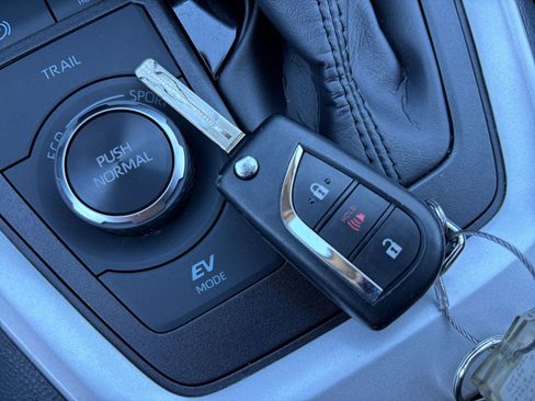 Used 2025 Toyota RAV4 LE image 22