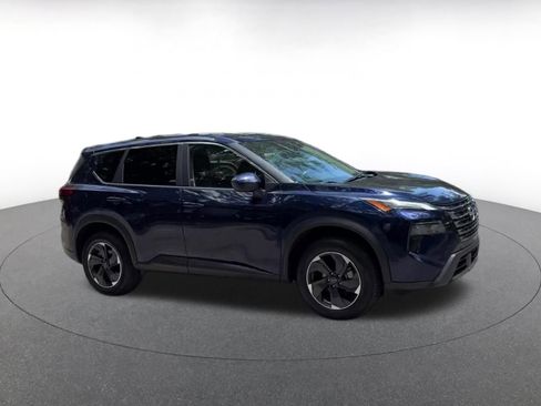 Used 2025 Nissan Rogue SV FWD image 2