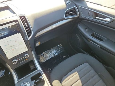 New 2024 Ford Edge SE image 11