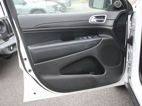 Used 2022 Jeep Grand Cherokee Laredo X image 19