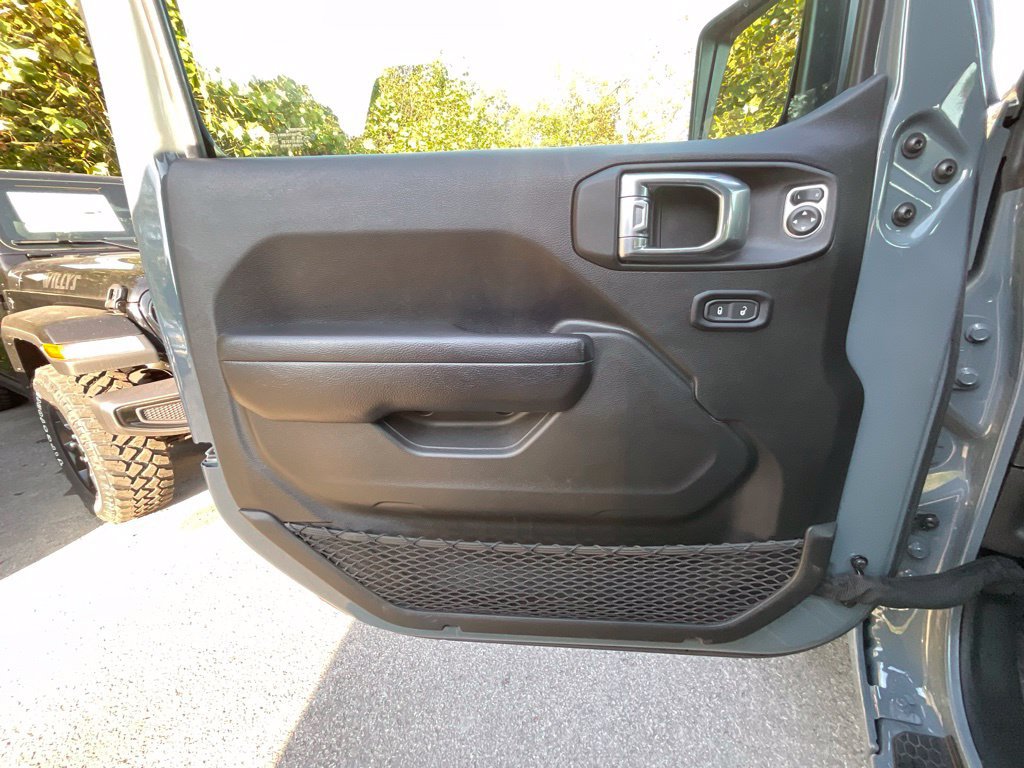 Used 2024 Jeep Wrangler Unlimited w/ Convenience Group AWD/4WD image 8