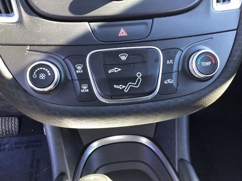 Used 2018 Chevrolet Malibu LT image 19