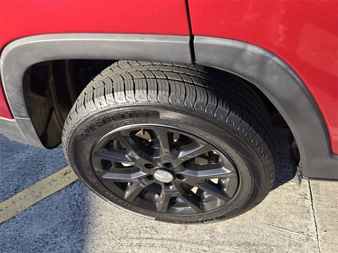 Used 2015 Jeep Cherokee Latitude image 8