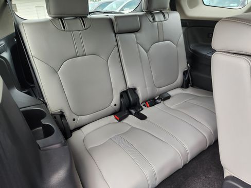 Used 2025 Honda Pilot Touring image 17