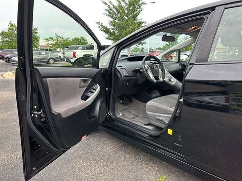 Used 2013 Toyota Prius Two FWD image 2