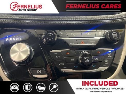 Used 2023 Chrysler Pacifica Limited FWD image 41