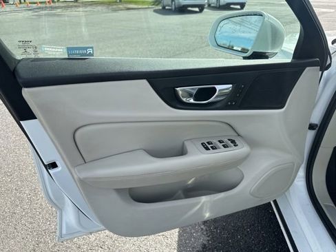 Used 2019 Volvo S60 T8 Inscription image 14