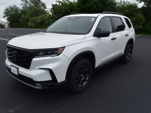 New 2025 Honda Pilot TrailSport image 1