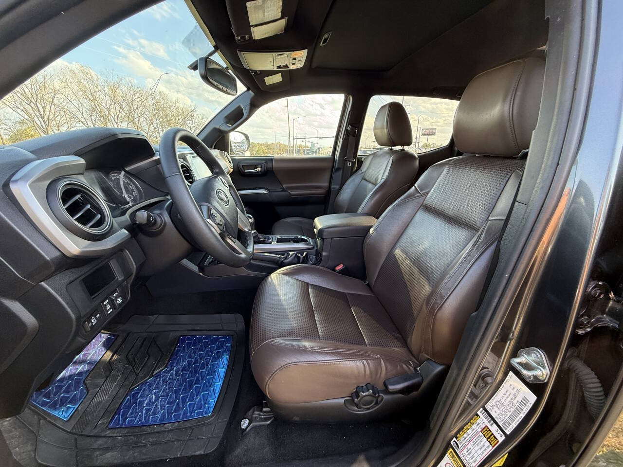 Used 2017 Toyota Tacoma Limited w/ Tow Package AWD/4WD image 17