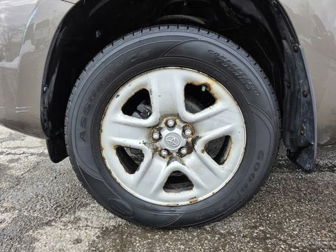 Used 2011 Toyota RAV4 4WD image 10