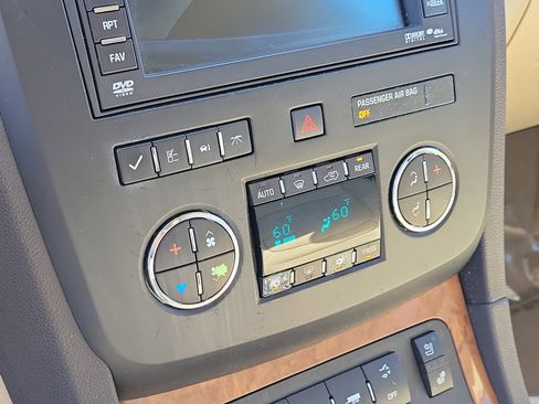 Used 2010 Buick Enclave CXL w/ Trailering Provision Package image 27