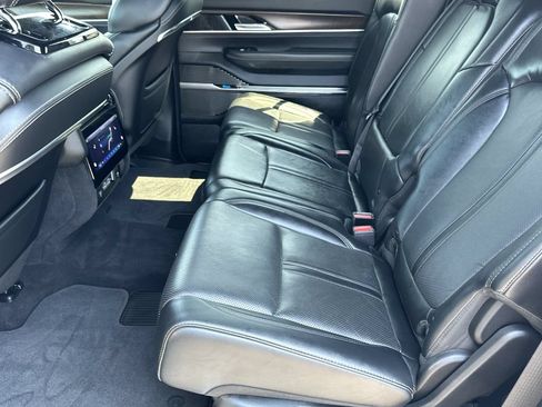 Certified 2022 Jeep Grand Wagoneer Series I w/ Flexible Seating Group AWD/4WD image 15