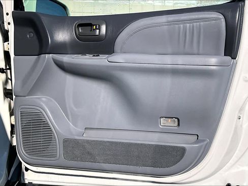 Used 2003 Toyota Sienna XLE image 25