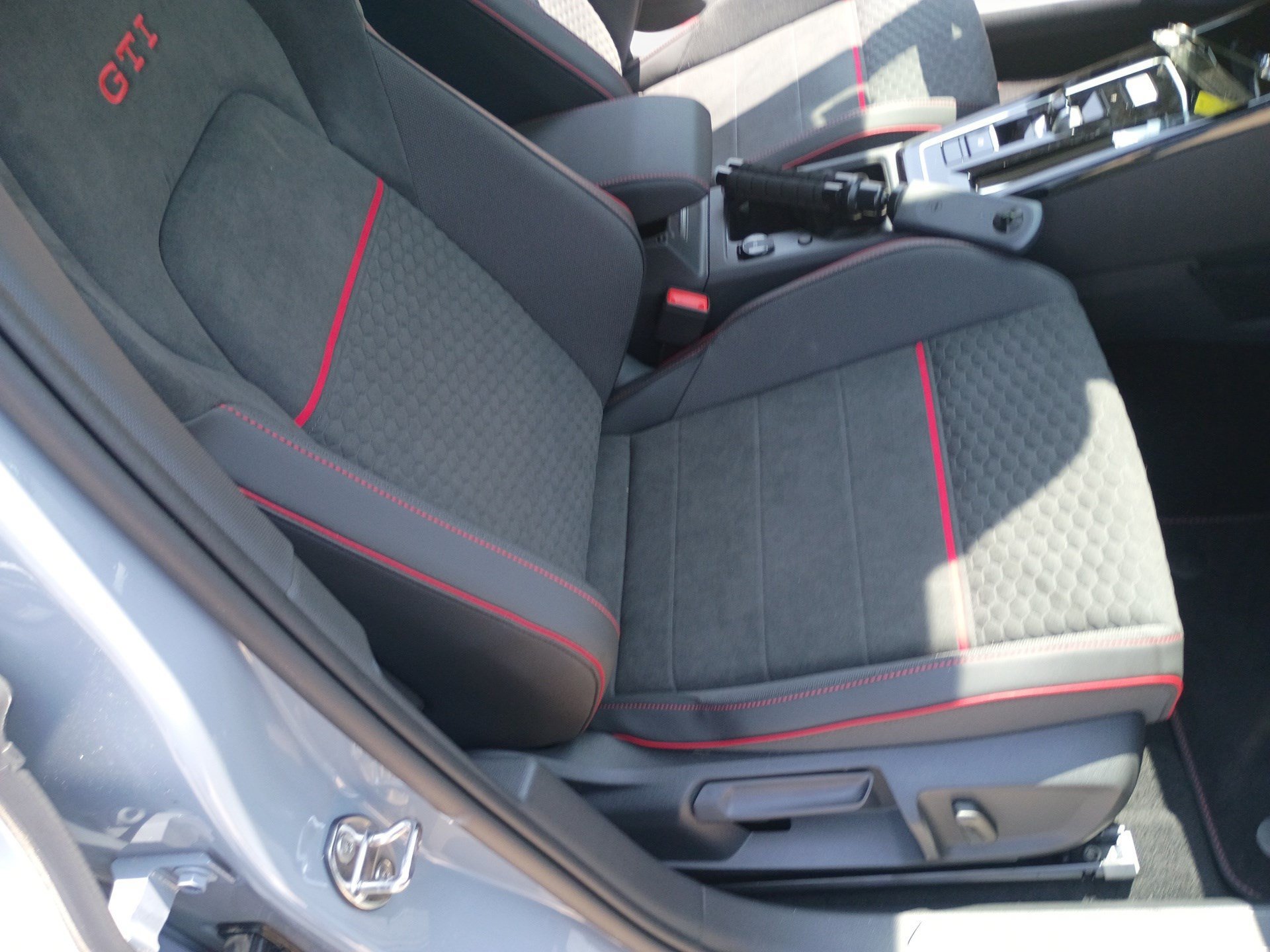 New 2026 Volkswagen GTI SE FWD image 27