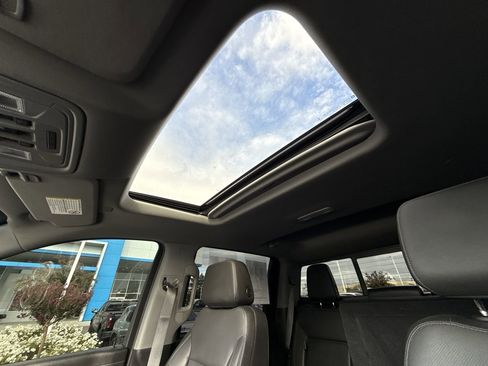 Used 2022 Chevrolet Silverado 2500 LTZ w/ LTZ Convenience Package image 18