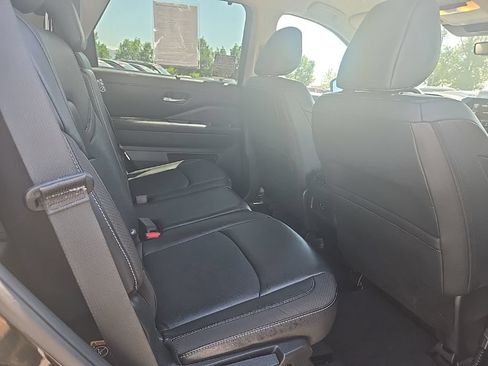Used 2025 Nissan Pathfinder SL AWD/4WD image 26