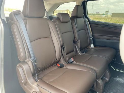 New 2026 Honda Odyssey Touring image 17