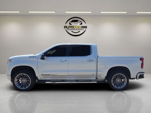 Used 2022 Chevrolet Silverado 1500 High Country w/ Z71 Off-Road Package image 4