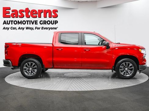 Used 2023 Chevrolet Silverado 1500 LT AWD/4WD image 4