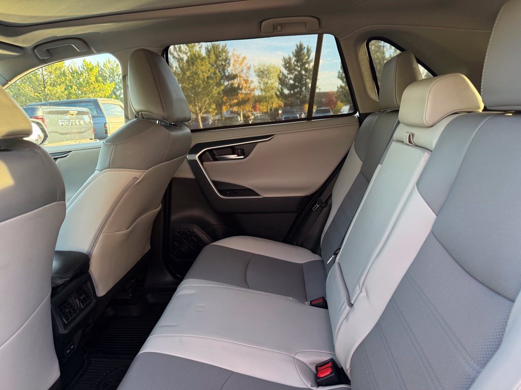Used 2022 Toyota RAV4 Limited AWD/4WD image 22