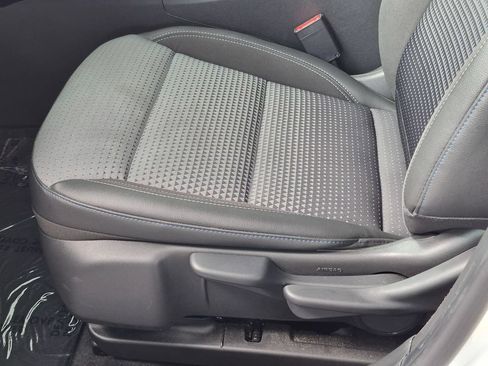 Used 2025 Chevrolet Trax LT w/ LT Convenience Package FWD image 15