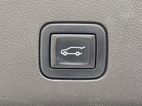 Used 2022 Chevrolet Suburban LT RWD image 13