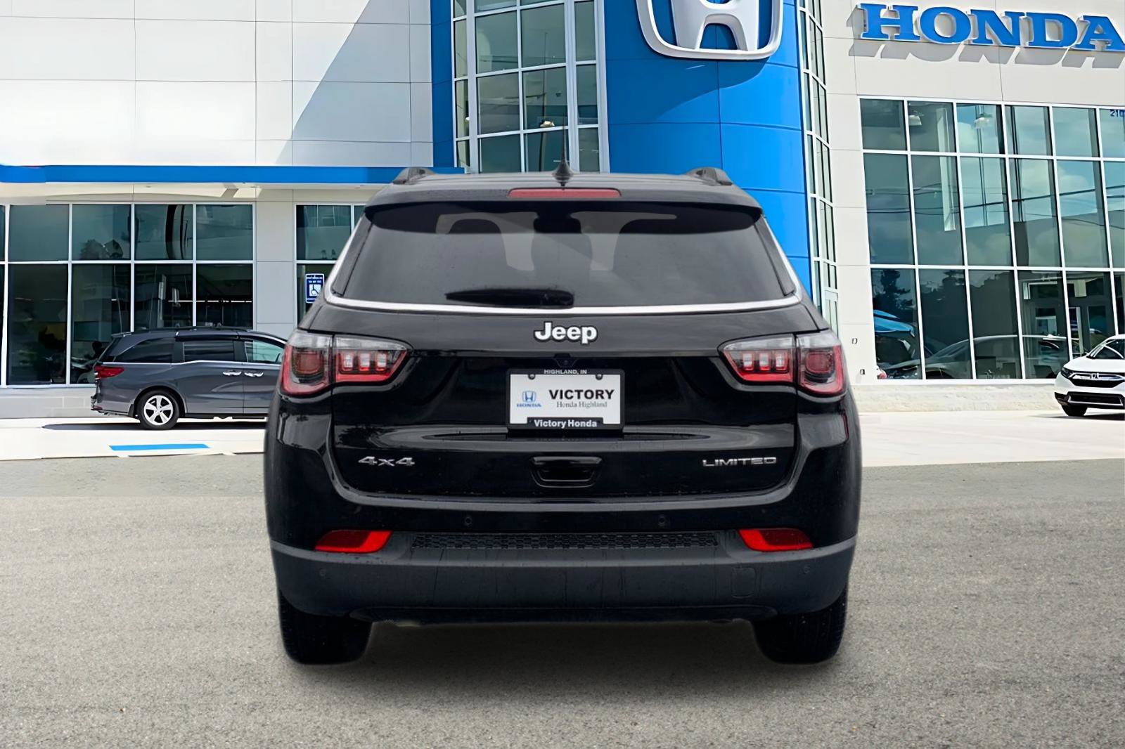 Used 2025 Jeep Compass Limited AWD/4WD image 4