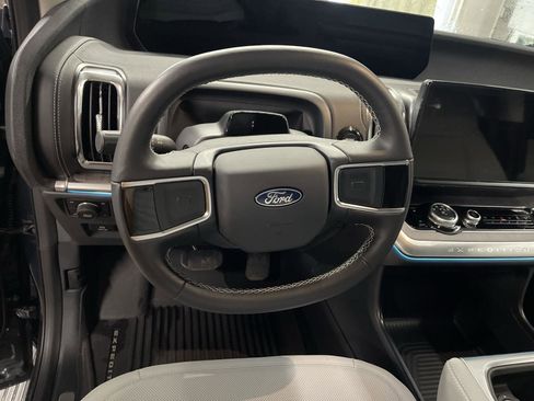 New 2026 Ford Expedition Platinum w/ Platinum Ultimate Package image 16