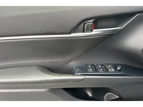 Used 2018 Toyota Camry LE w/ Convenience Package FWD image 11