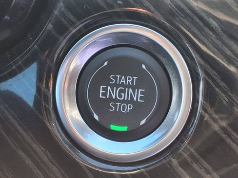 Used 2025 Cadillac XT6 Premium Luxury w/ Technology Package FWD image 12